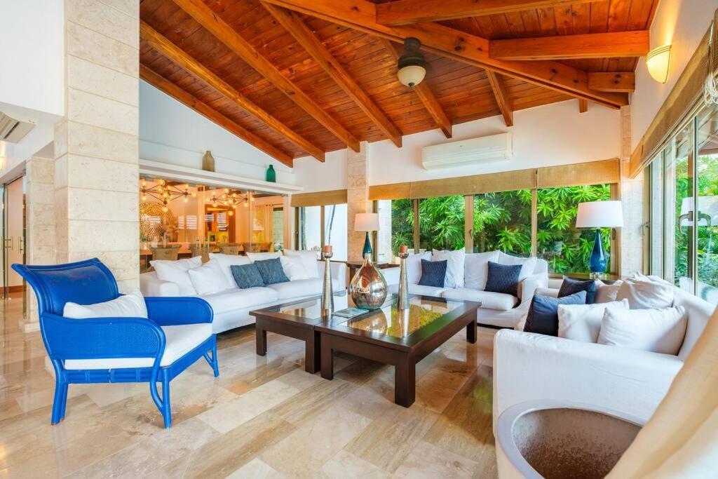 Villa Monarca, 4 Minutes Away From Minitas ラ・ロマーナ エクステリア 写真