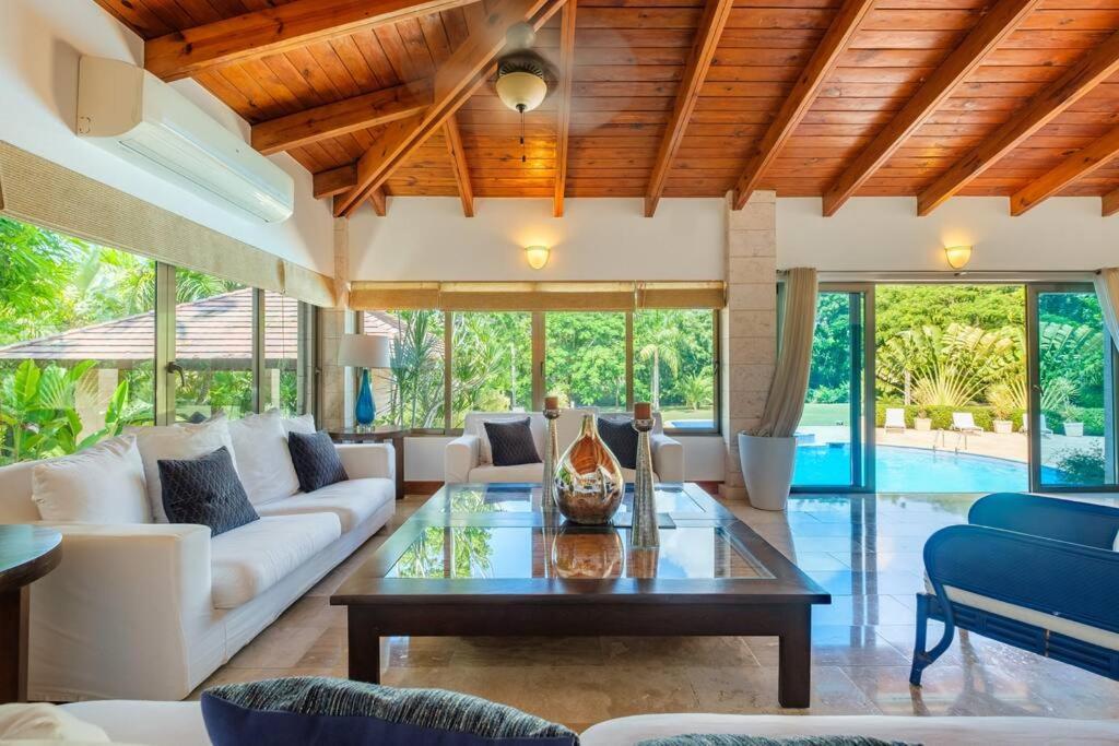 Villa Monarca, 4 Minutes Away From Minitas ラ・ロマーナ エクステリア 写真