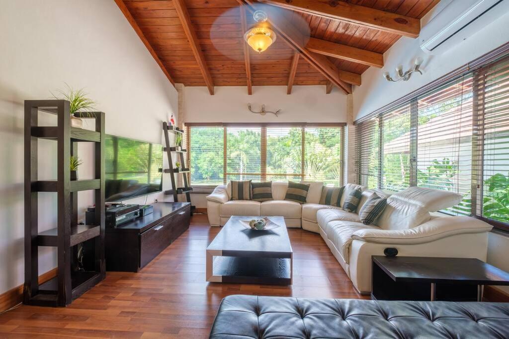 Villa Monarca, 4 Minutes Away From Minitas ラ・ロマーナ エクステリア 写真